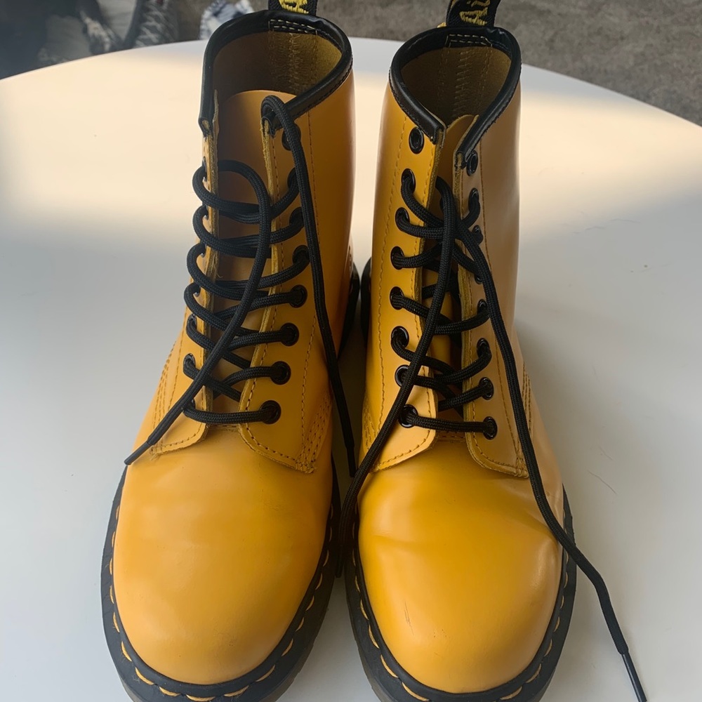Dr. Martins Smooth Leather 1416 Yellow boots